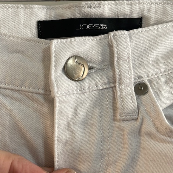 Joe’s Jeans White 4” Jen Crop - Picture 2 of 5